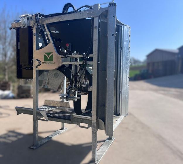 Image sur CAGE DE PARAGE HYDRAULIQUE PM 4800 POUR BOVINS LAITIERS ET ALLAITANTS